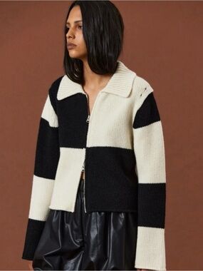 De Base Kare Black and Cream Chunky Zip-Up Checker Cardigan